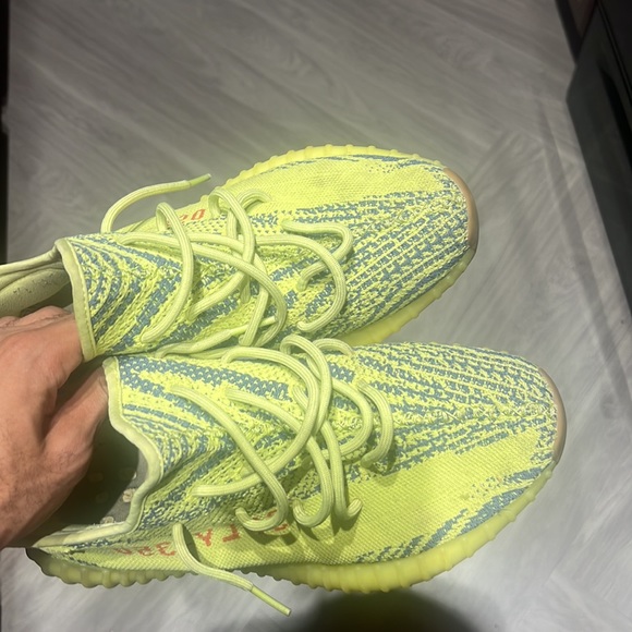 2017
Yeezy Boost 350 V2 'Semi Frozen Yellow' - Picture 2 of 4